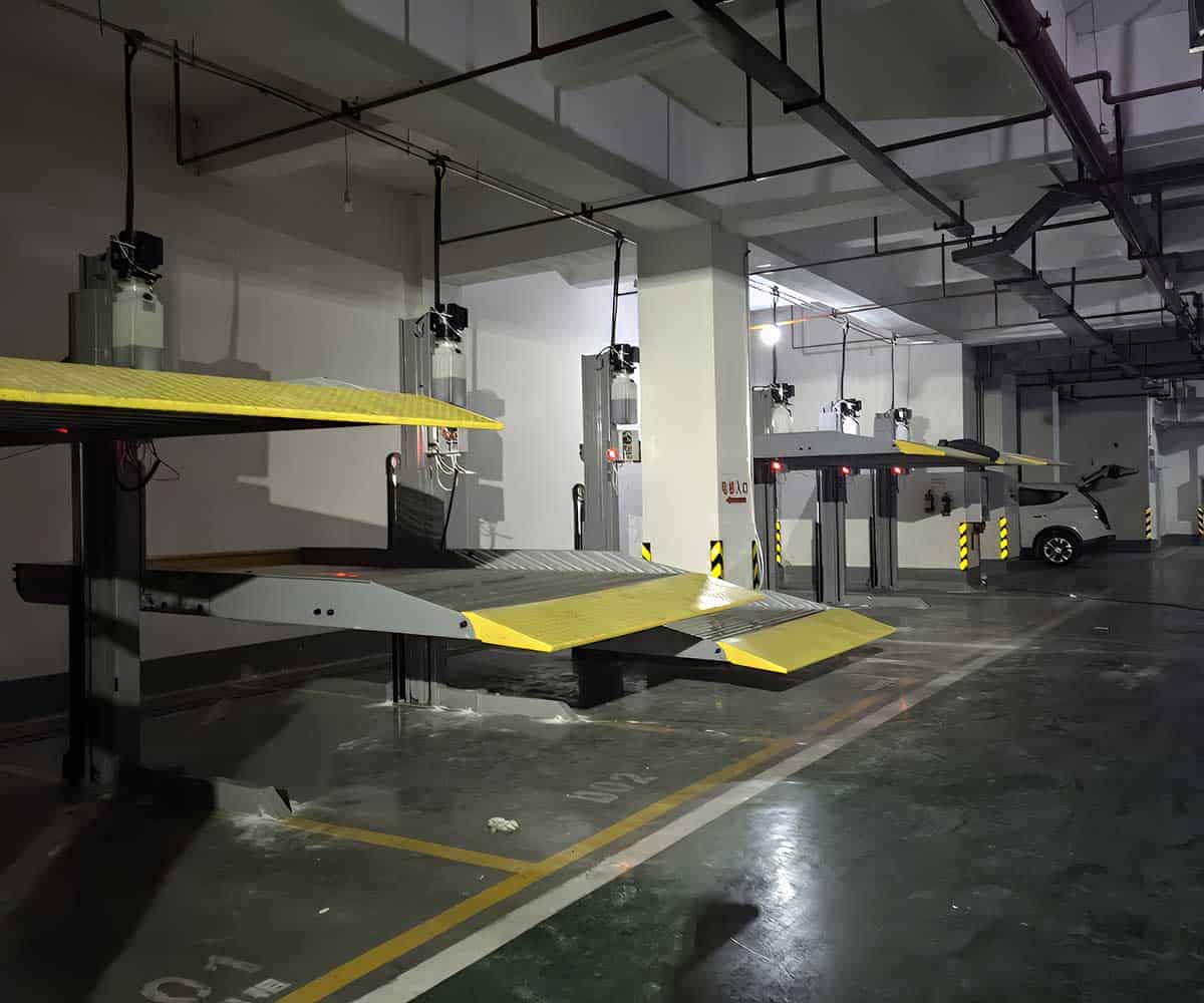 三层机械式停车位深受业主欢迎